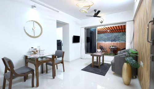 One-Bedroom Apartment with Balcony