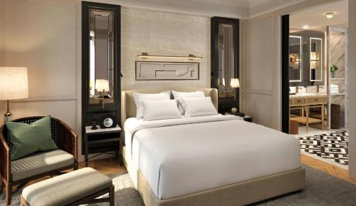 Premier King Suite with Pool View