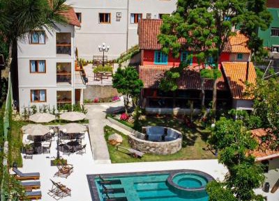 King Suite with Pool View