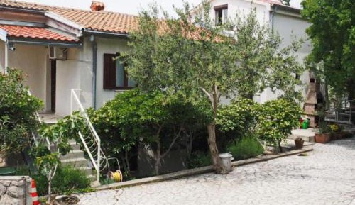 One-Bedroom Apartment with Sea View