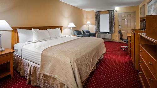 Deluxe King Suite