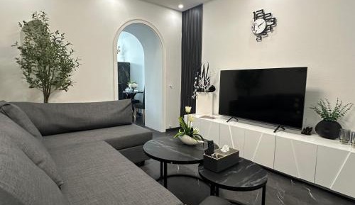 Three-Bedroom Apartment with Balcony