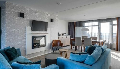 Extra Large Family Suite (4 Adults)