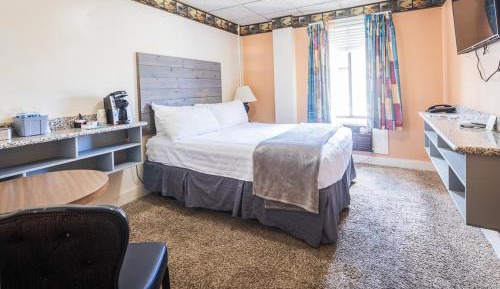 Standard Queen Room