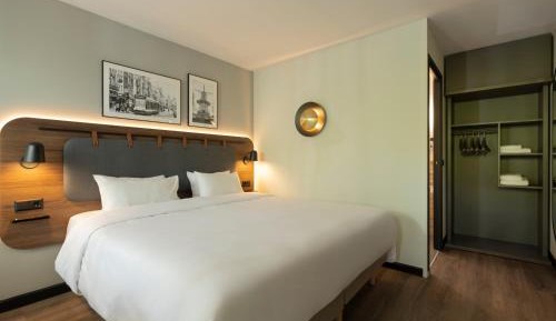 Superior Room - 1 King Bed