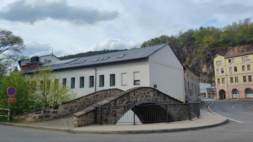 Deluxe Studio