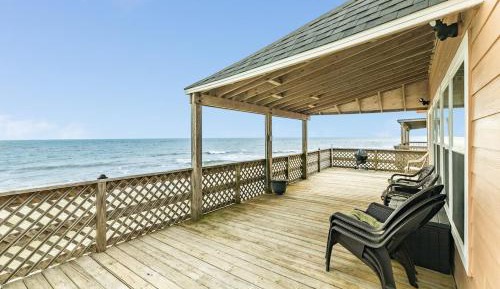 Four-Bedroom Deluxe Home - Oceanfront