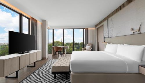 One-Bedroom Corner Suite