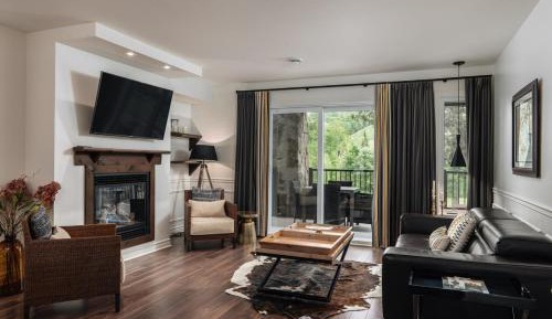 Two-Bedroom Apartment with Mountain View