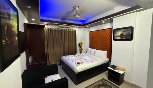 Deluxe Room (2 Adults + 1 Child)