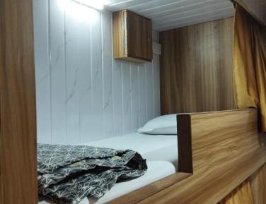 Single Bed in Male Dormitory Room with Shared Bathroom