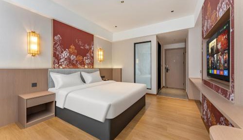 Deluxe Queen Room