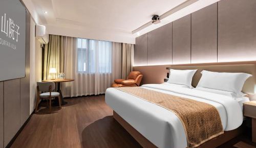 Standard Queen Room