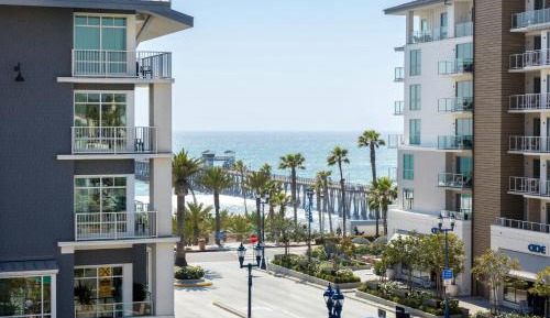 Corner Queen Room with Ocean View