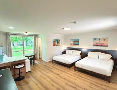 Deluxe Queen Suite