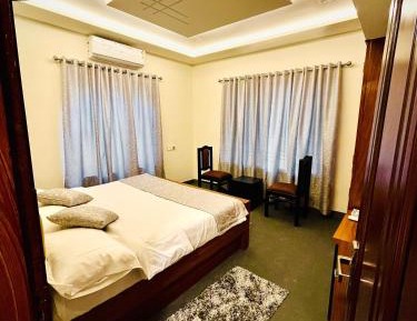 Deluxe Double Room (2 Adults + 1 Child)