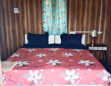 Deluxe Double Room (2 Adults + 1 Child)