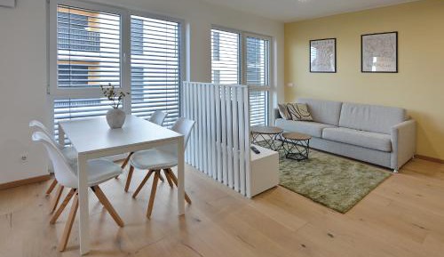 Two-Bedroom Deluxe Apartment with Balcony