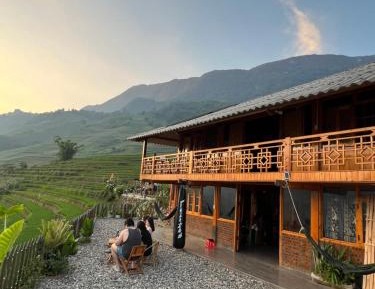 Apartment with Mountain View