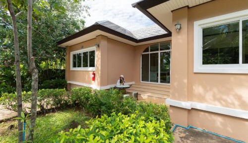 Family Bungalow with Garden View