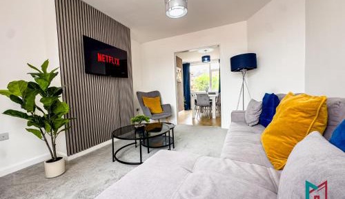 Three-Bedroom Holiday Home 
