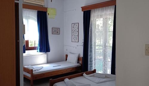 Studio (3 Adults)