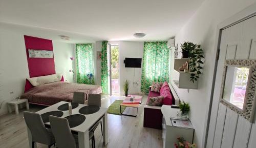 Studio Apartment with One Double Bed