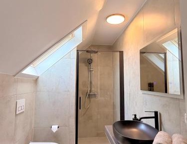 Studio Apartment with One Double Bed