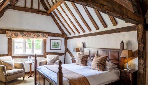 Deluxe Double Room (2 Adults + 1 Child)