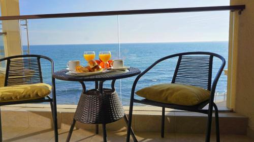 One-Bedroom Apartment with Sea View