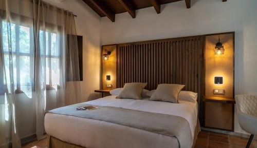 Two-Bedroom Deluxe Apartment with Garden View