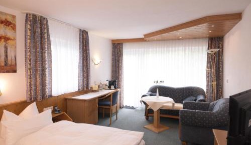 Deluxe Room (1 adult + 1 child)