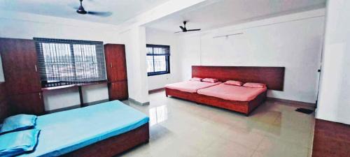 6-Bed Mixed Dormitory Room