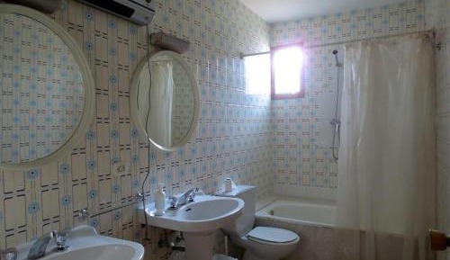 Double or Twin Room with Private Bathroom