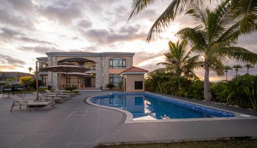 Seven Bedroom Riverfront Villa 67