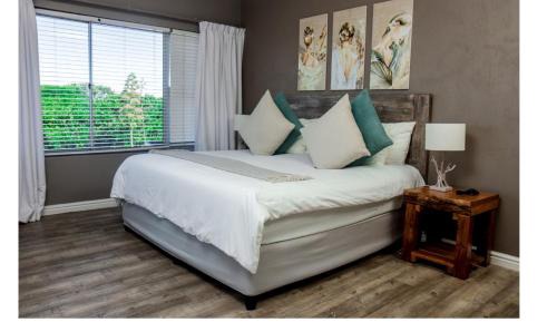 Deluxe King Room with Sea View