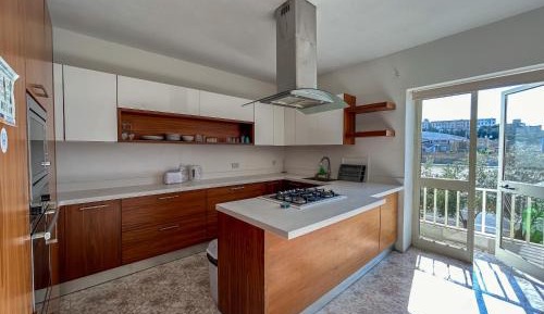 Four-Bedroom Apartment with Balcony 
