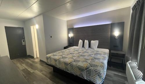 King Room - Disability Access - Non-Smoking