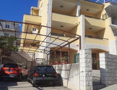 One-Bedroom Apartment with Balcony