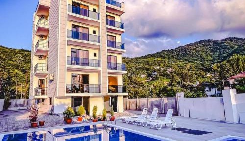 Three-Bedroom Deluxe Apartment