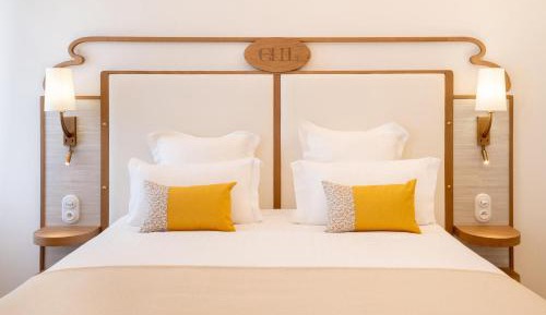 Comfort Queen Room with Sea View - Non-Smoking