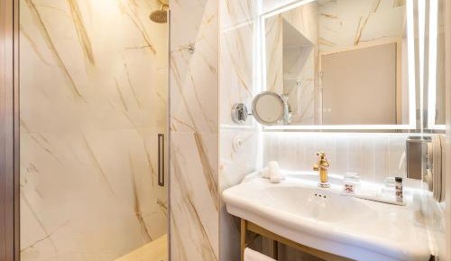 Deluxe Queen Room with Sea View, Spa Bath and Terrace - Non-Smoking