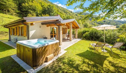 Two-Bedroom House with Jacuzzi
