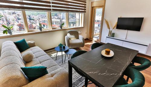 One-Bedroom Apartment with Balcony