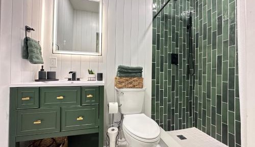 Deluxe Queen Suite