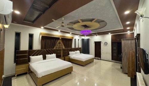 Deluxe Family Room