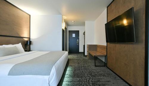 Comfo King Lounge room courtyard side