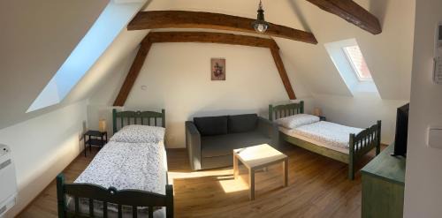 Deluxe One-Bedroom Apartment