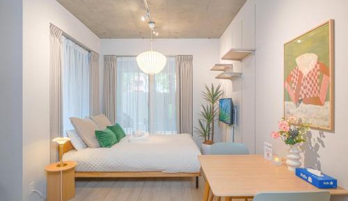 One-Bedroom Apartment with Balcony