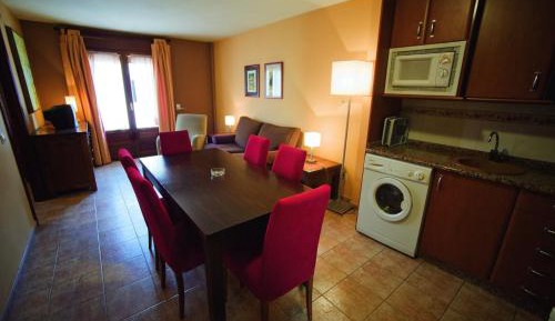 Two-Bedroom Apartment (4 Adults + 2 Children)